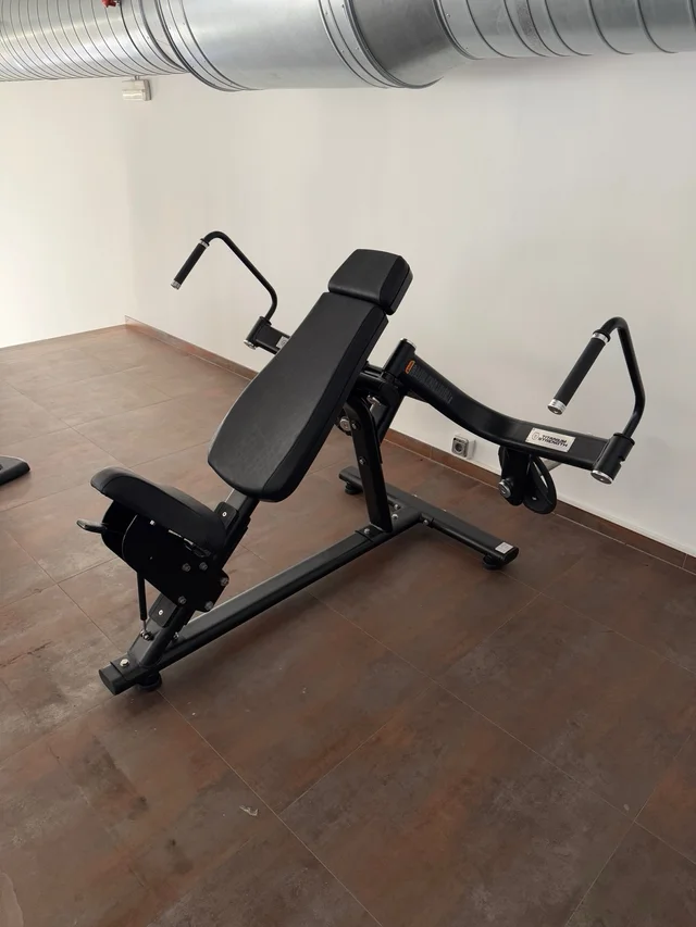 Aperturas de Pecho Inclinadas IsoLateral Palanca Elite Series Titanium Strength