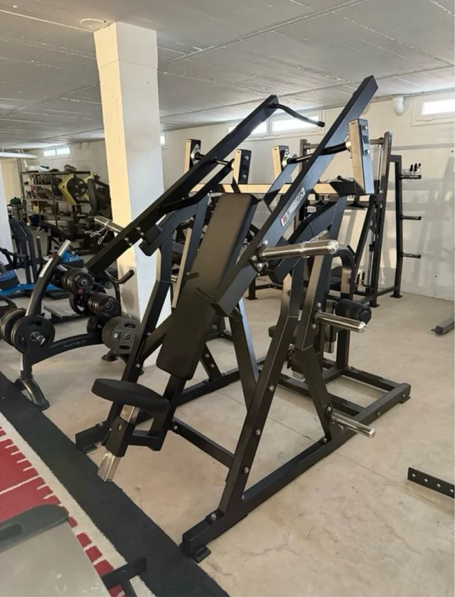Máquina Jalón Pecho y press inclinado