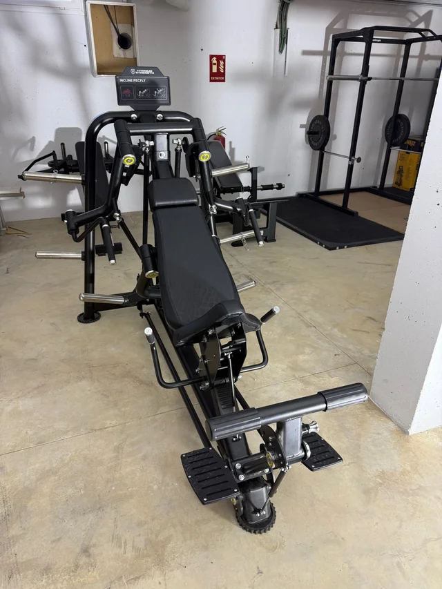 Aperturas de Pecho Inclinadas IsoLateral Palanca Genesis Series Titanium Strength