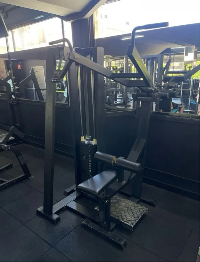 Máquina Jalón al Pecho