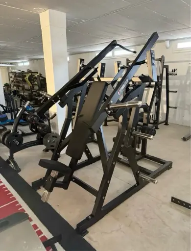 Máquina Jalón Pecho y press inclinado