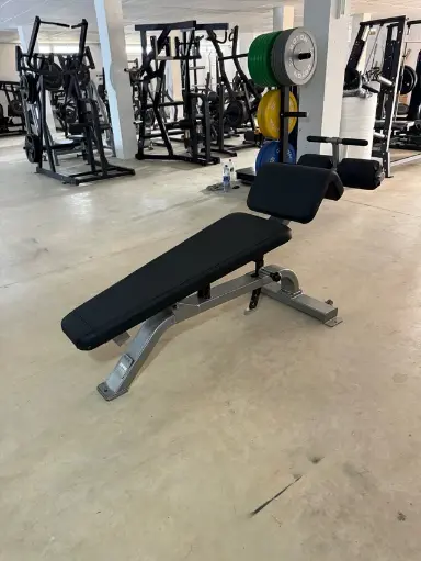 Banco de Abdominales Regulable Precor